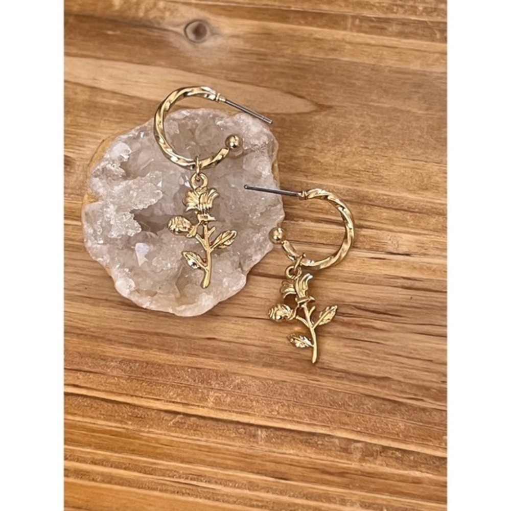 Small Boho Gold Round Hoop Post Earrings w/ Rose Charm -90's Inspo Y2K Gift -New - Picture 8 of 16